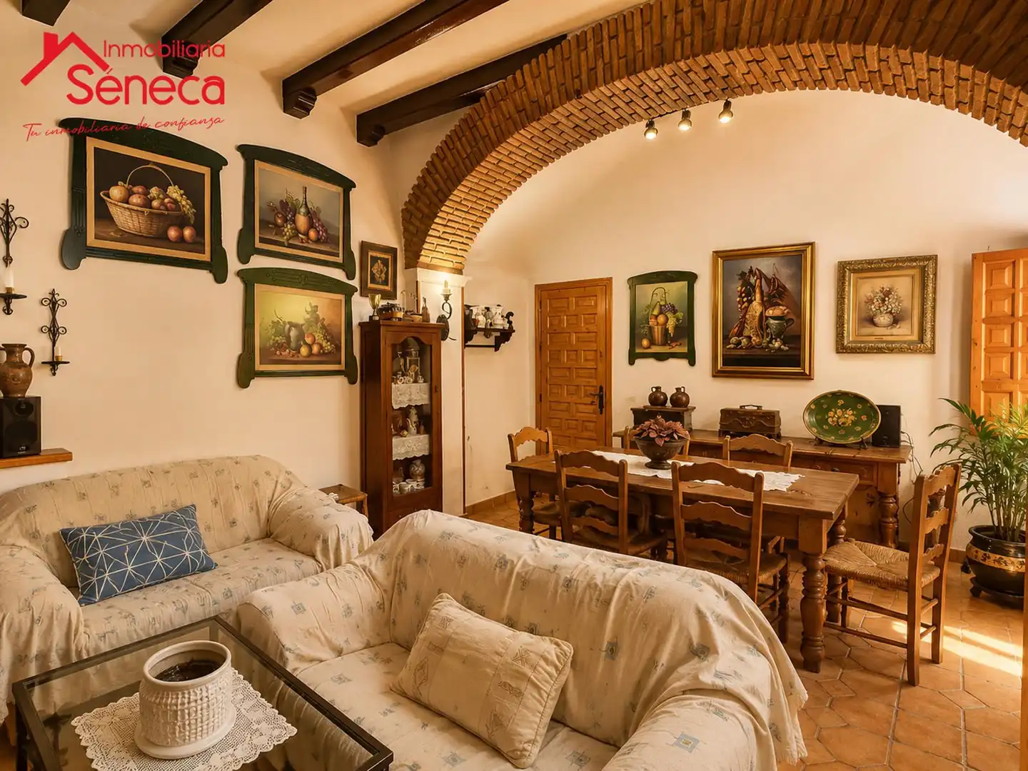 Sala d'estar de Casa o xalet en venda en Córdoba amb Traster i Piscina