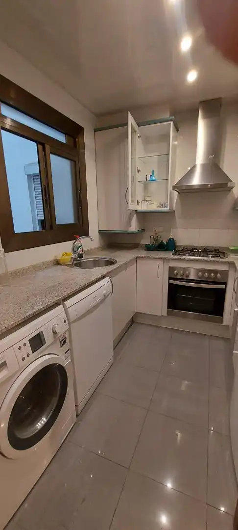 Cuina de Pis de lloguer en Barcelona amb Aire condicionat, Calefacció i Moblat