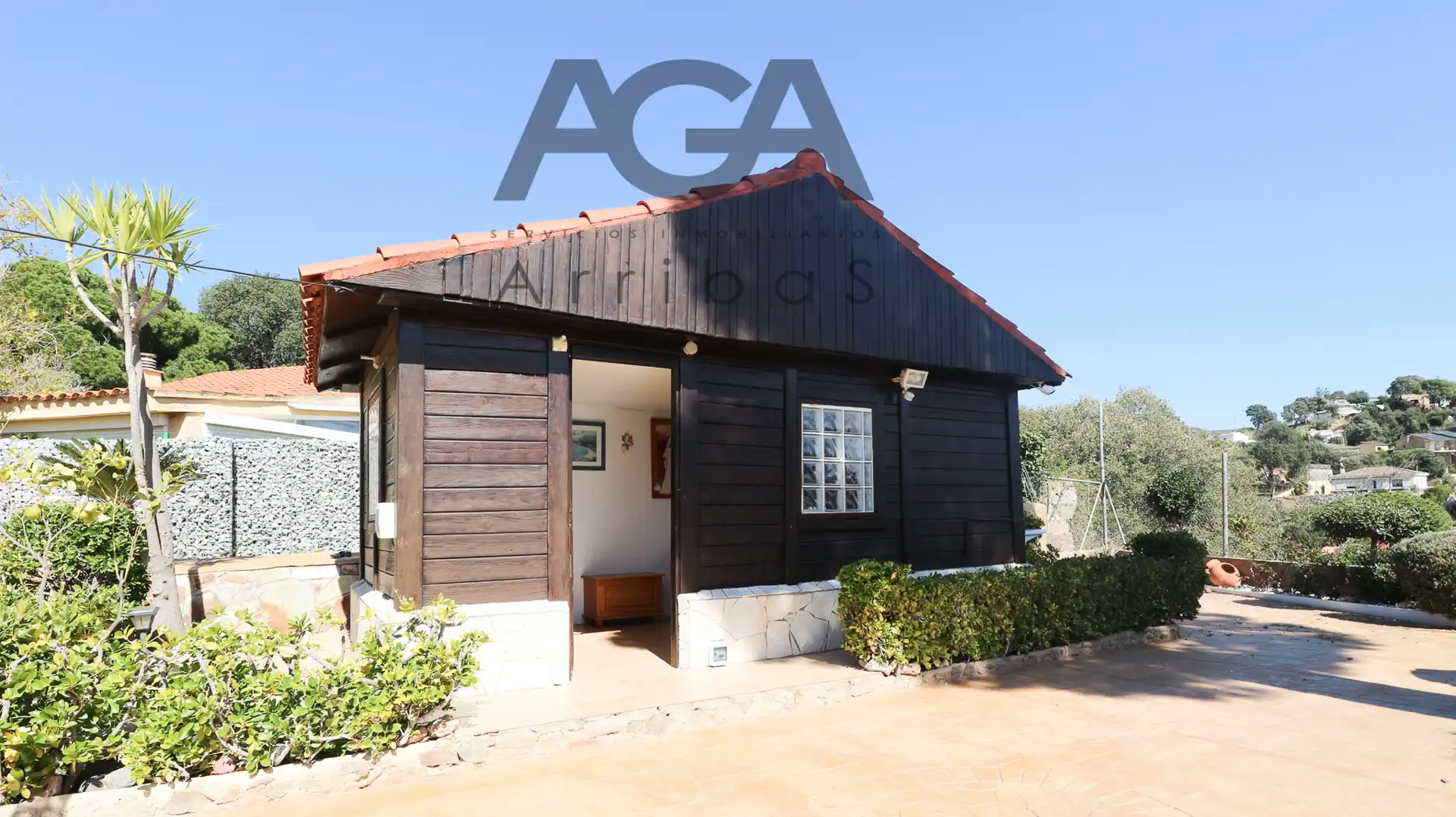 Vista exterior de Casa o xalet en venda en Sant Cebrià de Vallalta amb Aire condicionat, Jardí privat i Terrassa