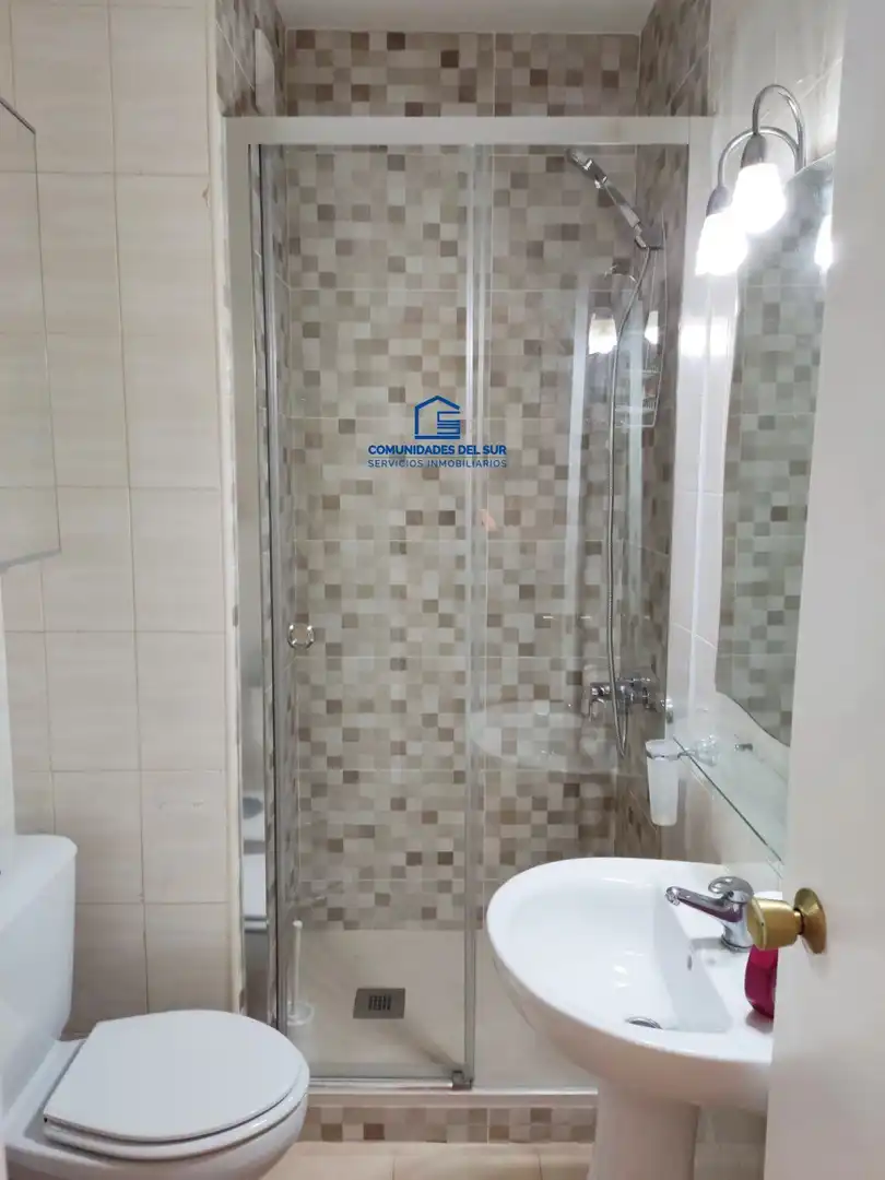Badezimmer von Wohnungen zur Miete in Cádiz mit Klimaanlage und Möbliert