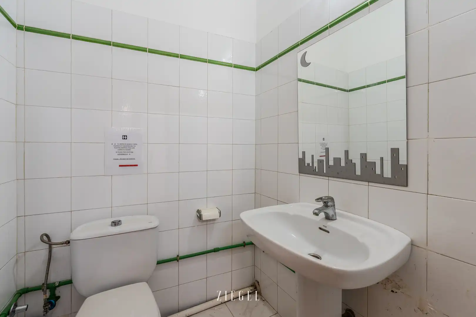 Badezimmer von Geschaftsraum zur Miete in Telde