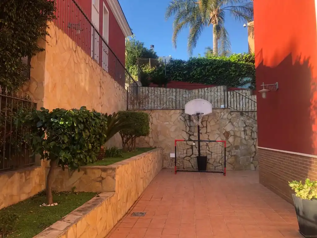 Vista exterior de Casa o xalet en venda en Benicasim / Benicàssim amb Aire condicionat, Calefacció i Terrassa