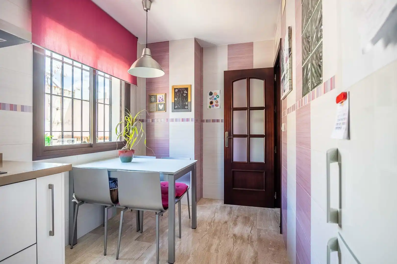 Esszimmer von Einfamilien-Reihenhaus zum Verkauf in Sevilla mit Klimaanlage und Abstellraum