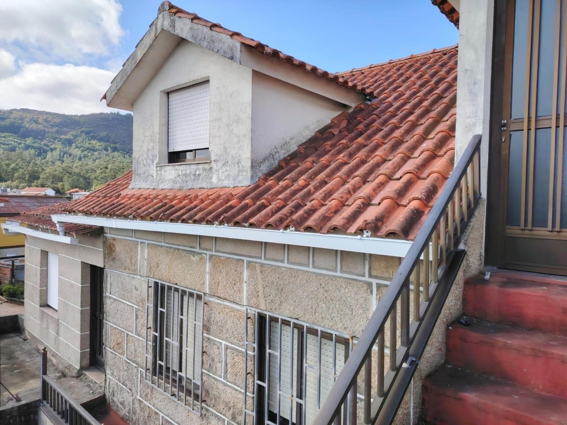Vista exterior de Casa o xalet en venda en Vigo  amb Calefacció, Terrassa i Balcó