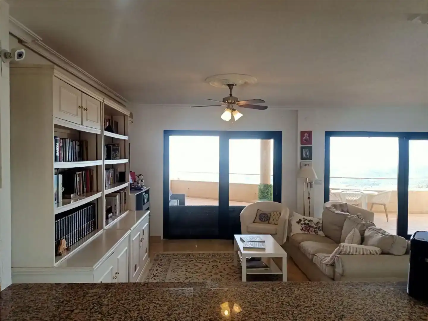 Wohnzimmer von Dachboden zur Miete in Altea mit Klimaanlage, Schwimmbad und Balkon