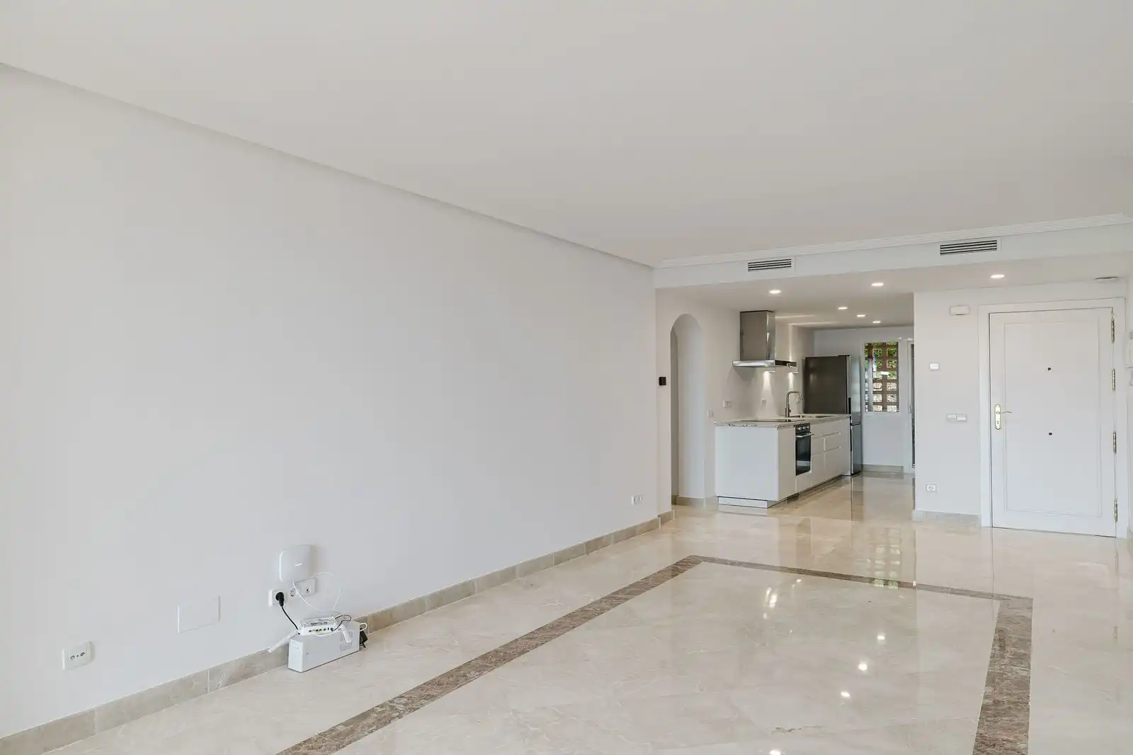 Flat for sale in Benahavís  with Air Conditioner, Terrace and Alarm