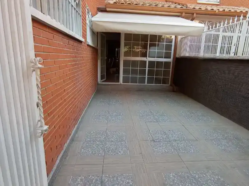 Terrassa de Casa adosada en venda en Alcalá de Henares amb Aire condicionat i Balcó