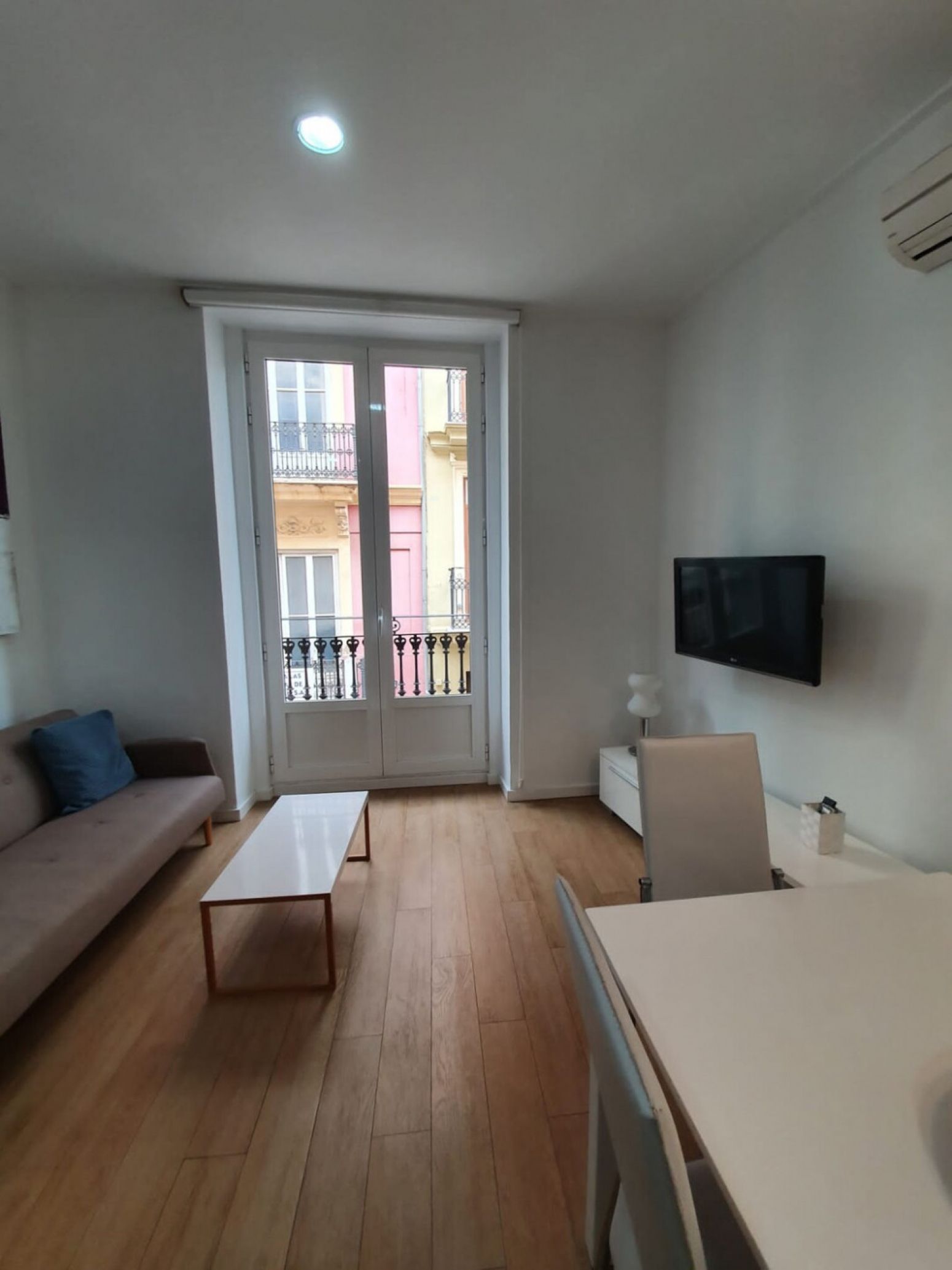 Living room of Flat to rent in  Valencia Capital  with Air Conditioner, Heating and Parquet flooring