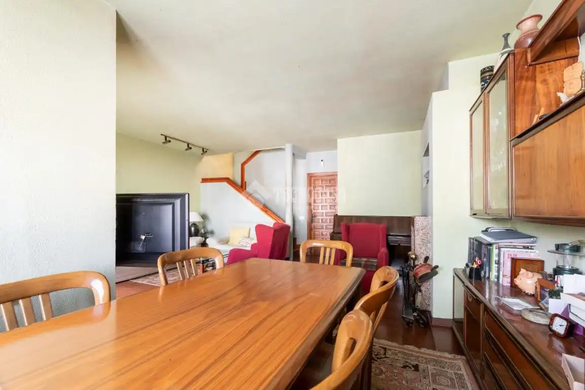 Sala de estar de Casa adosada en venta en Torrelodones con Calefacción, Jardín privado y Terraza
