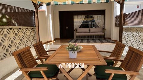 Casa de dos plantas situada en la zona de Ebre, Empuriabrava