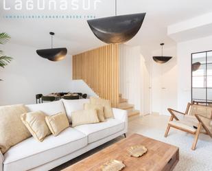 Sala d'estar de Casa adosada en venda en San Cristóbal de la Laguna amb Jardí privat, Terrassa i Traster