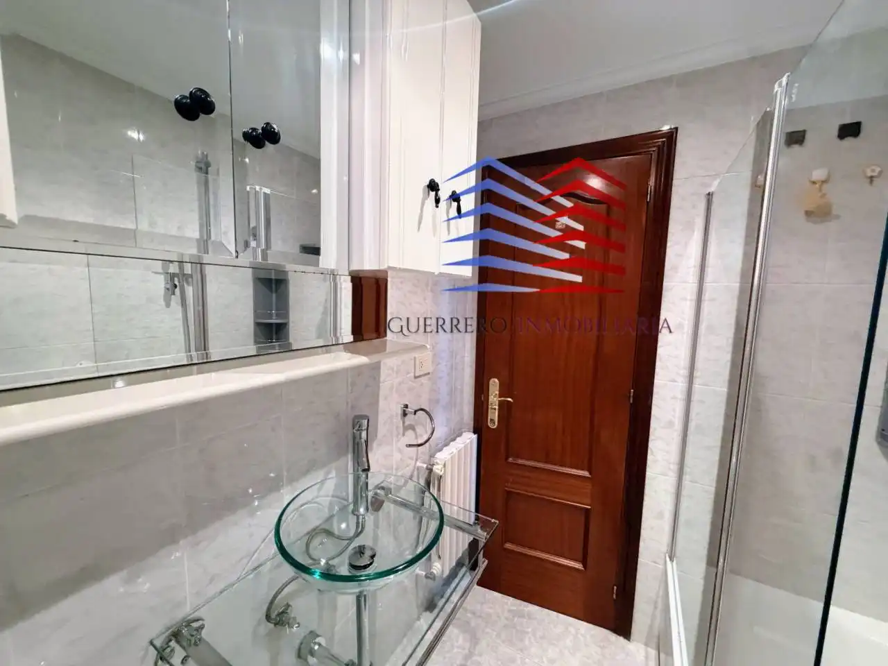 Bathroom of Flat for rent in Ourense Capital   with Heating, Terrace and Furnished