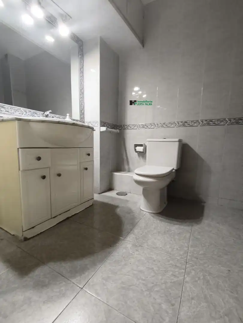 Baño de Piso en venta en Badajoz con Calefacción y Parquet