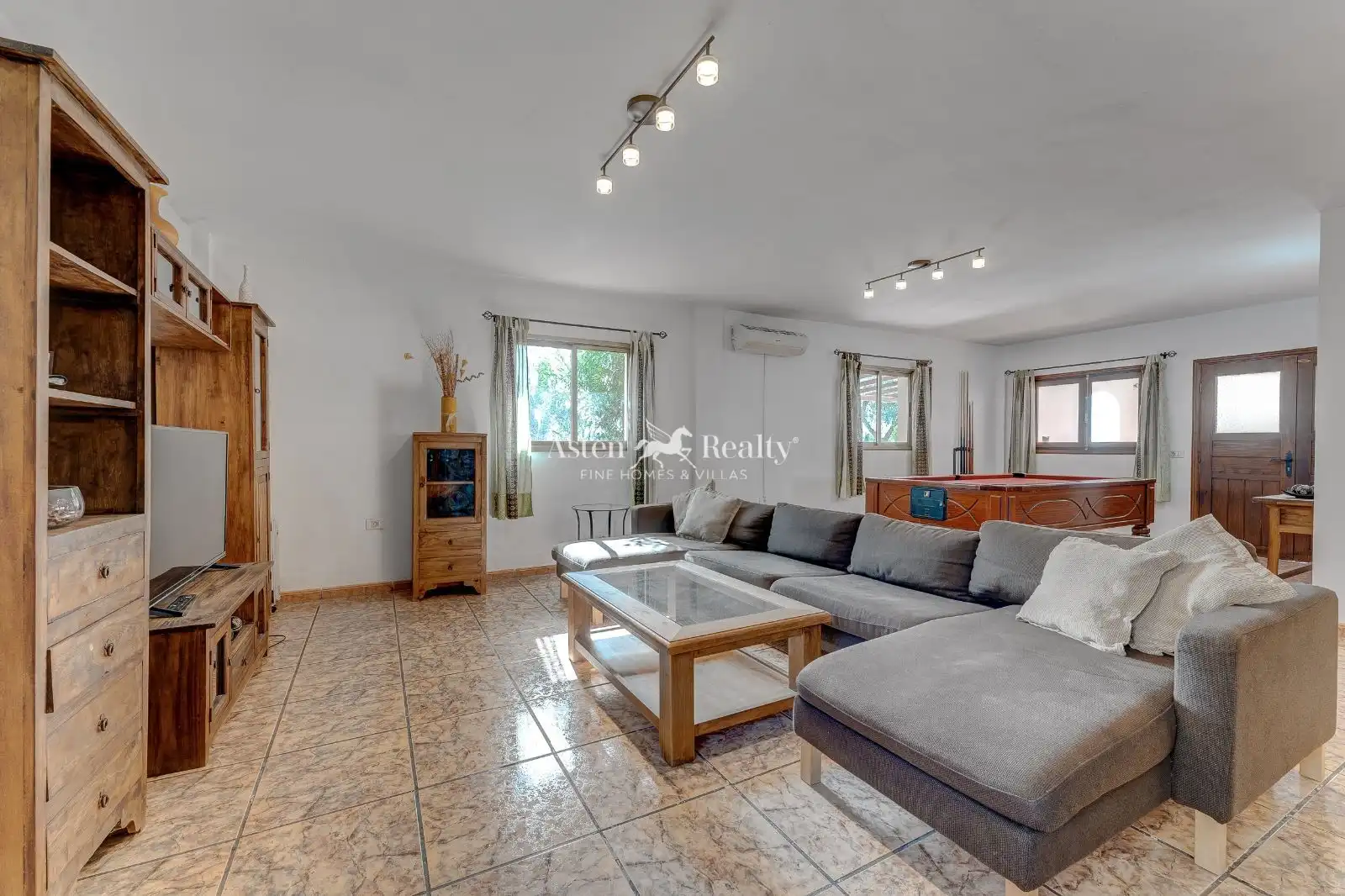 Sala d'estar de Casa o xalet en venda en Adeje amb Aire condicionat, Traster i Piscina