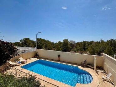 Villa avec balcon à vendre à Calle canal de la mancha 19