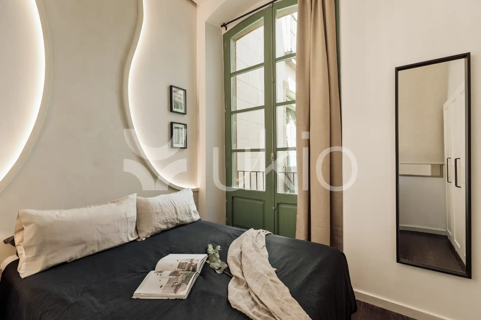 Dormitori de Apartament de lloguer en Barcelona amb Aire condicionat, Calefacció i Moblat