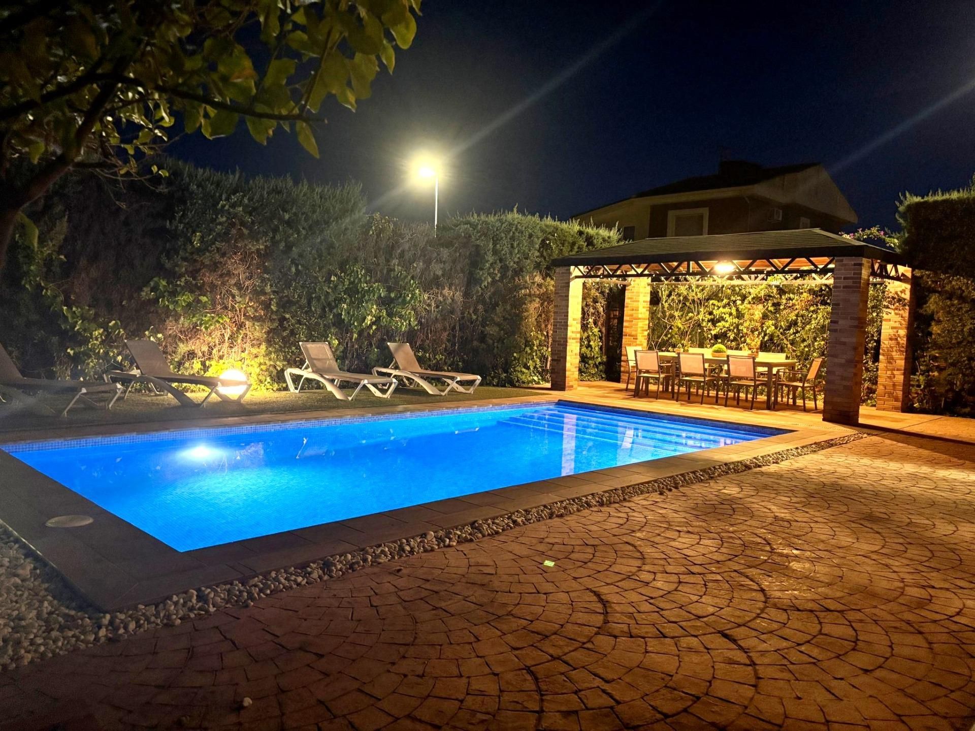 Piscina de Casa o xalet en venda en Badajoz Capital amb Aire condicionat, Calefacció i Jardí privat