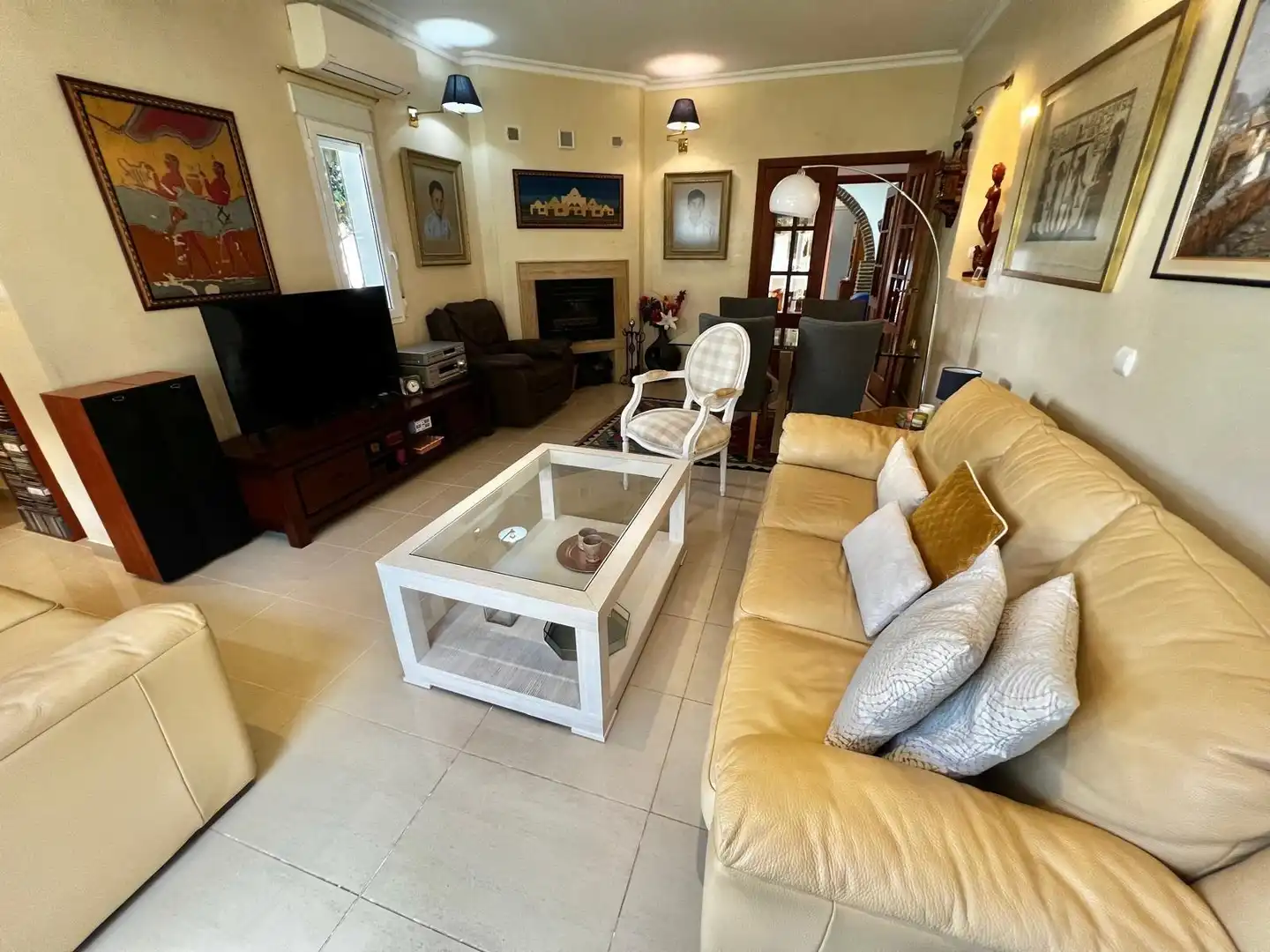 Sala d'estar de Casa o xalet en venda en Málaga amb Aire condicionat, Calefacció i Jardí privat