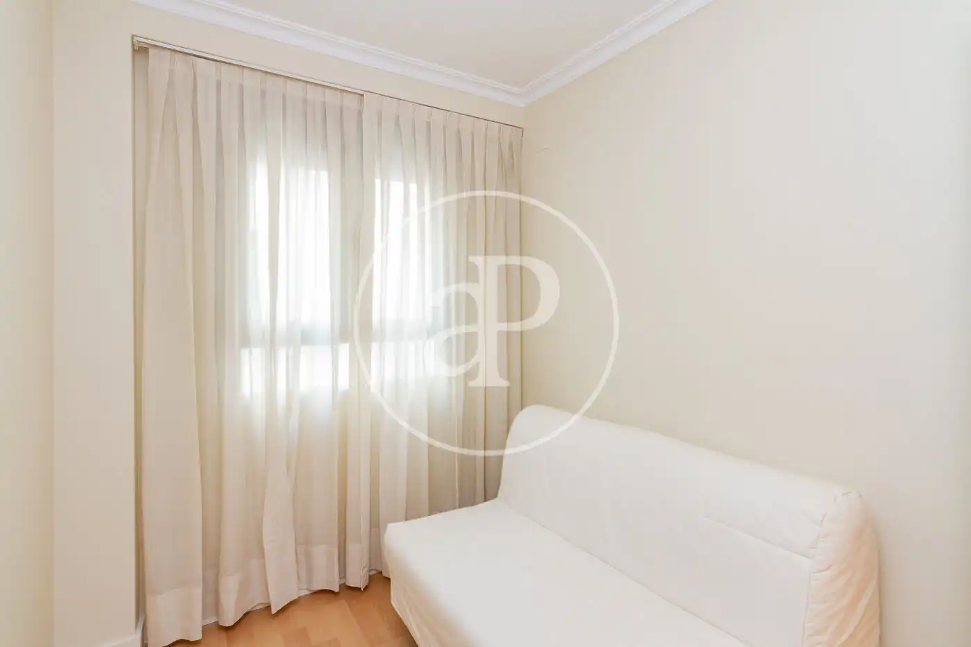 Schlafzimmer von Wohnung zur Miete in Madrid mit Klimaanlage, Heizung und Möbliert