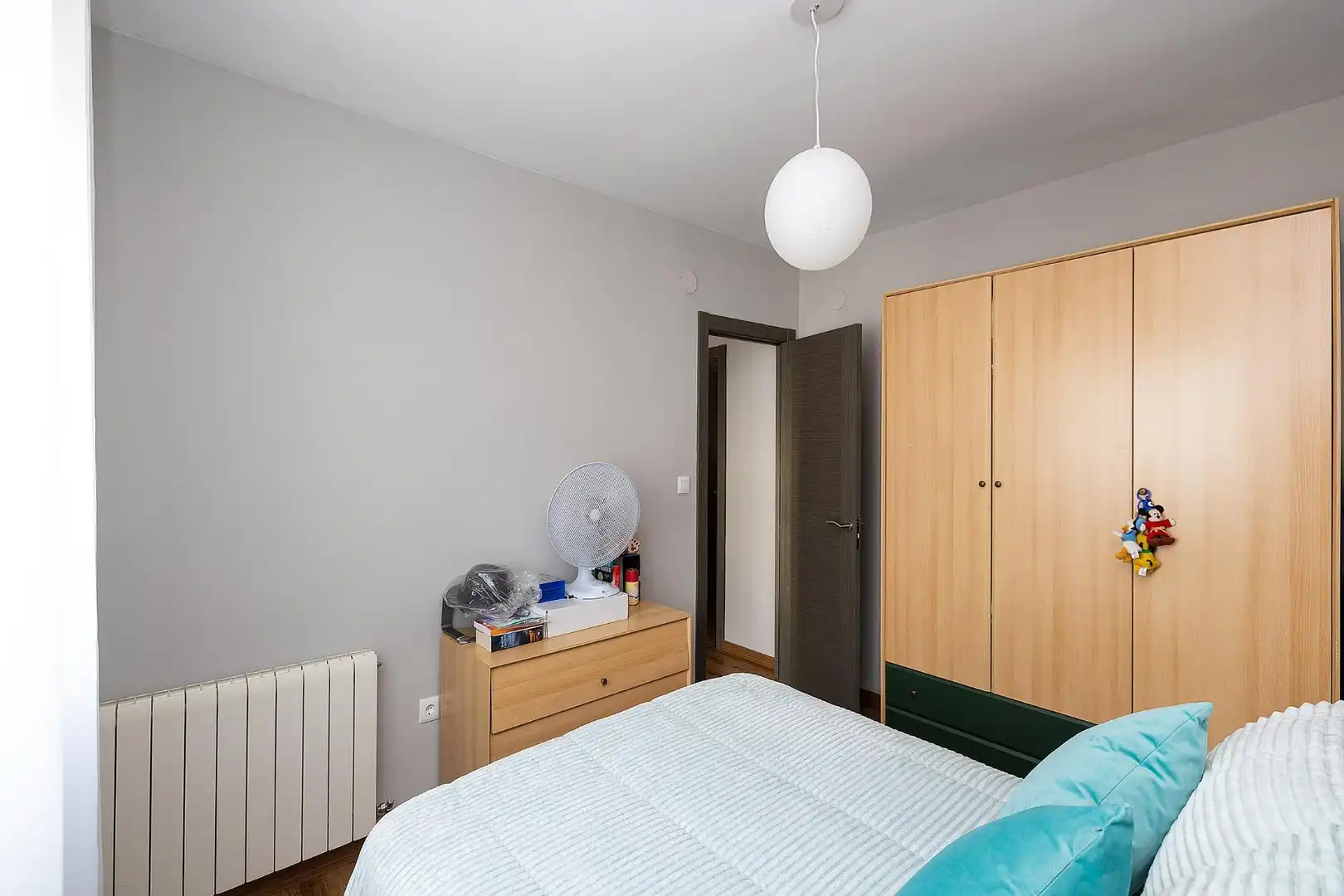 Dormitori de Casa adosada en venda en La Zubia amb Aire condicionat, Terrassa i Traster