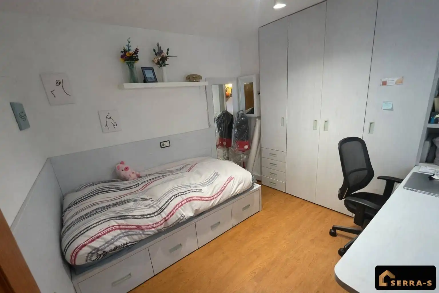Schlafzimmer von Dachboden zum Verkauf in Malgrat de Mar mit Terrasse und Balkon