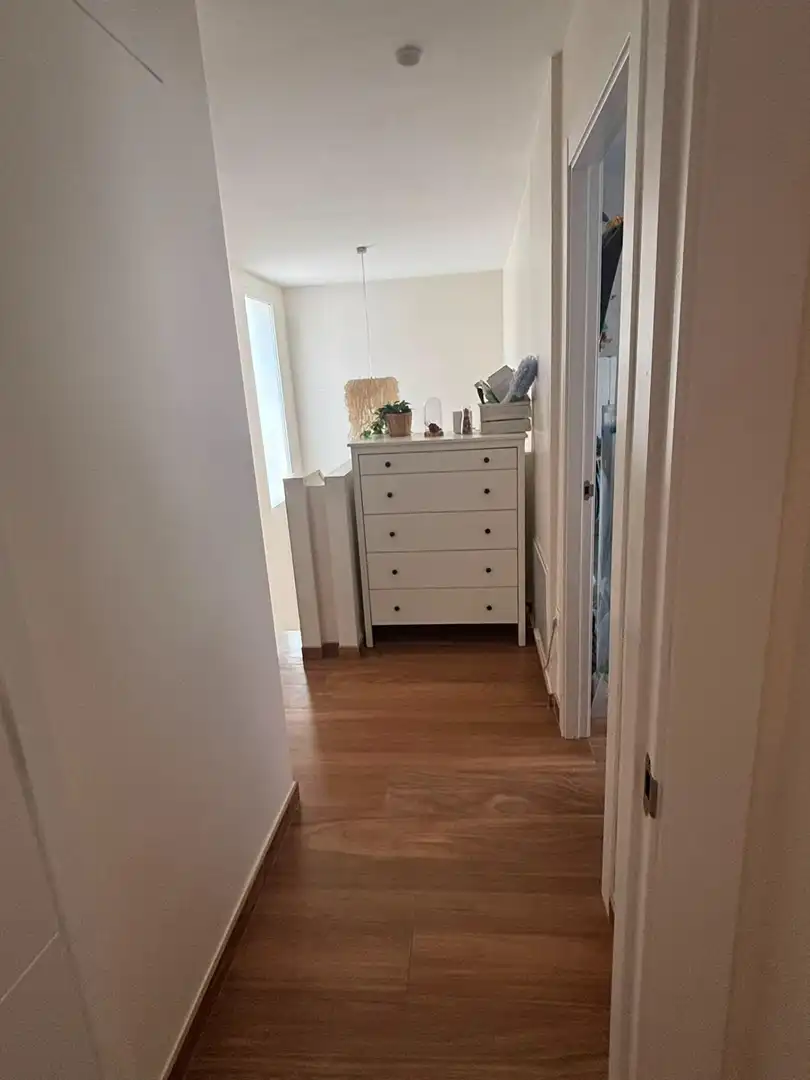 Casa aparellada amb terrassa en venda a La Conarda, imagen 13