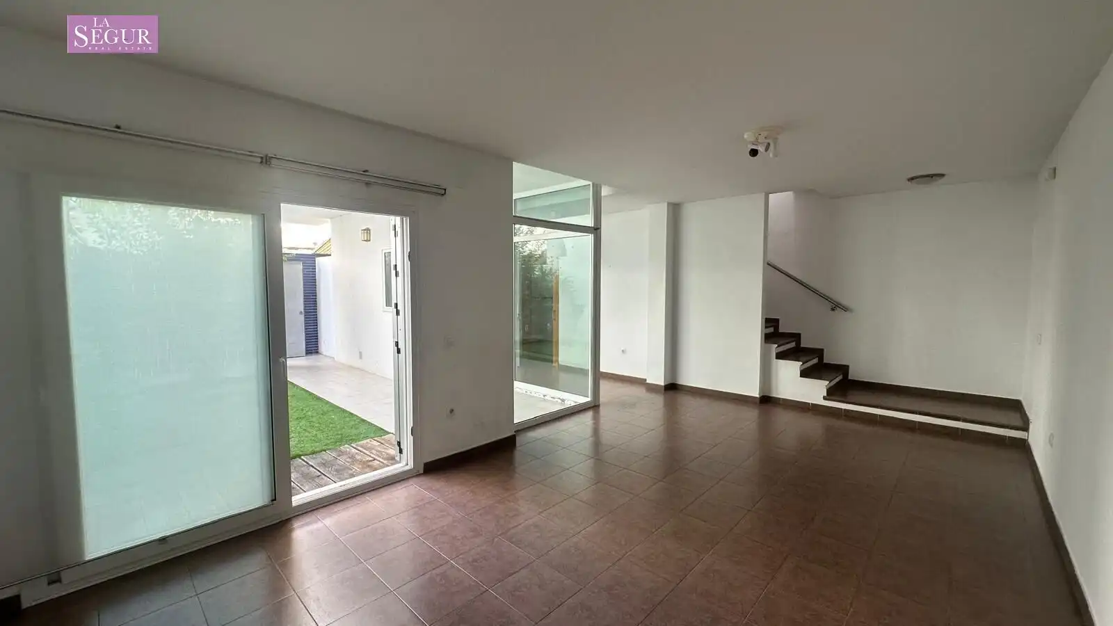 Casa adosada en venda en Conil de la Frontera amb Jardí privat, Terrassa i Piscina comunitària