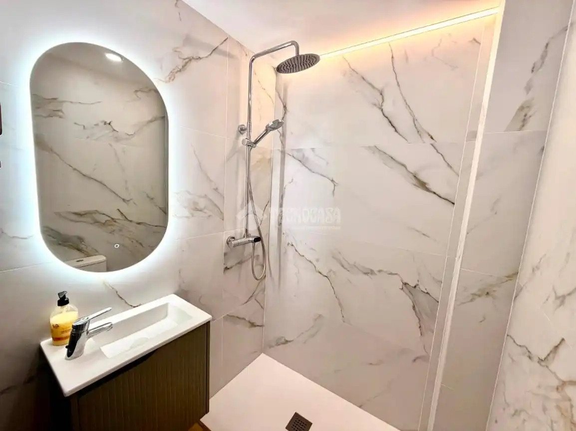 Baño de Piso en venta en Santander con Calefacción, Parquet y Amueblado
