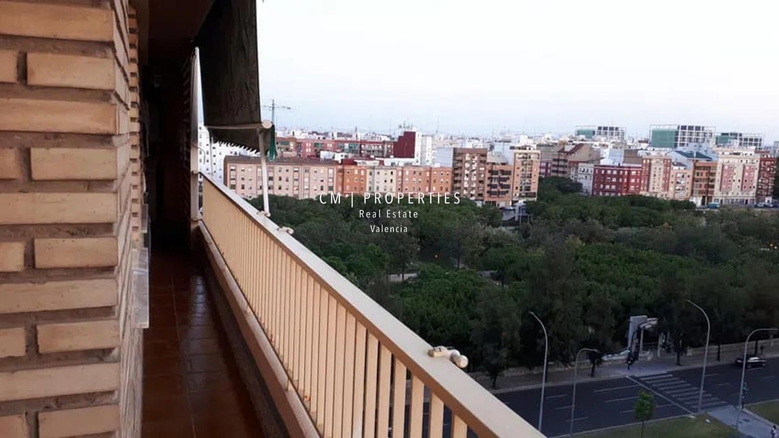 Exterior view of Flat to rent in  Valencia Capital  with Air Conditioner, Terrace and Balcony
