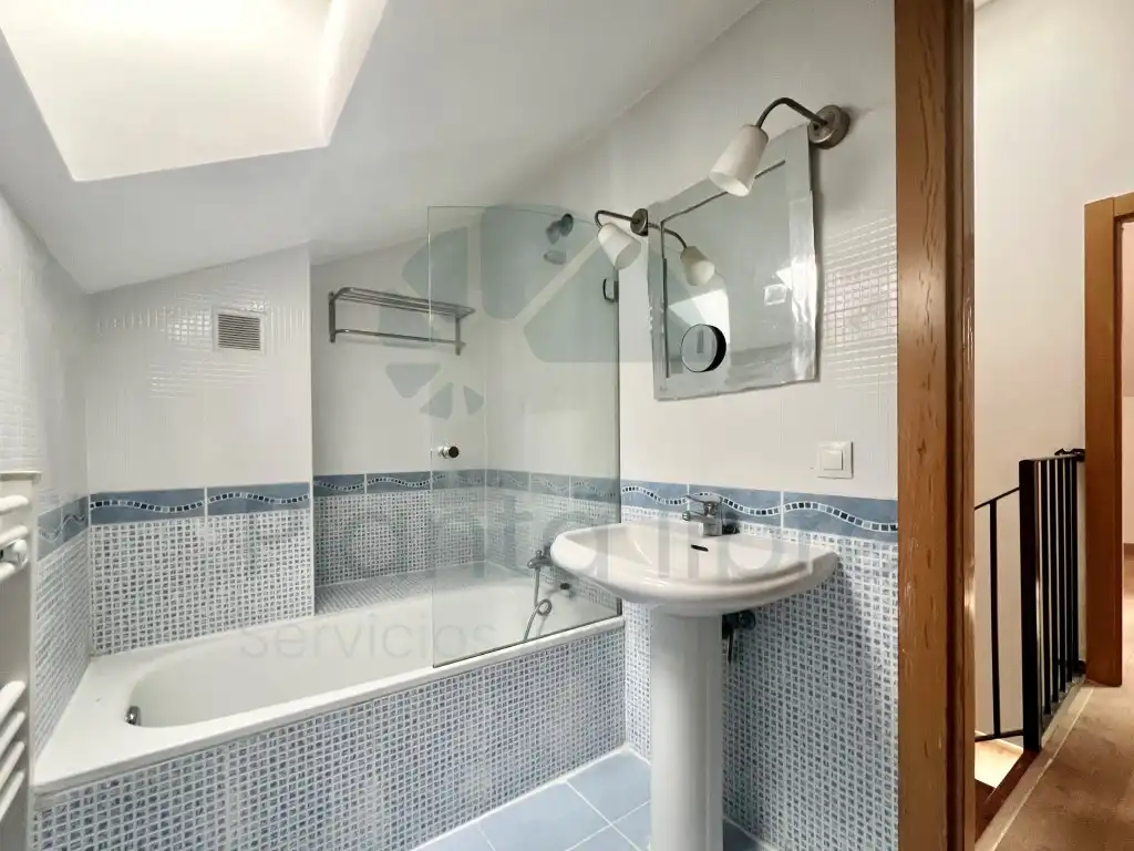 Bathroom of Duplexes for sale in Villamediana de Iregua  with Terrace and Swimming Pool