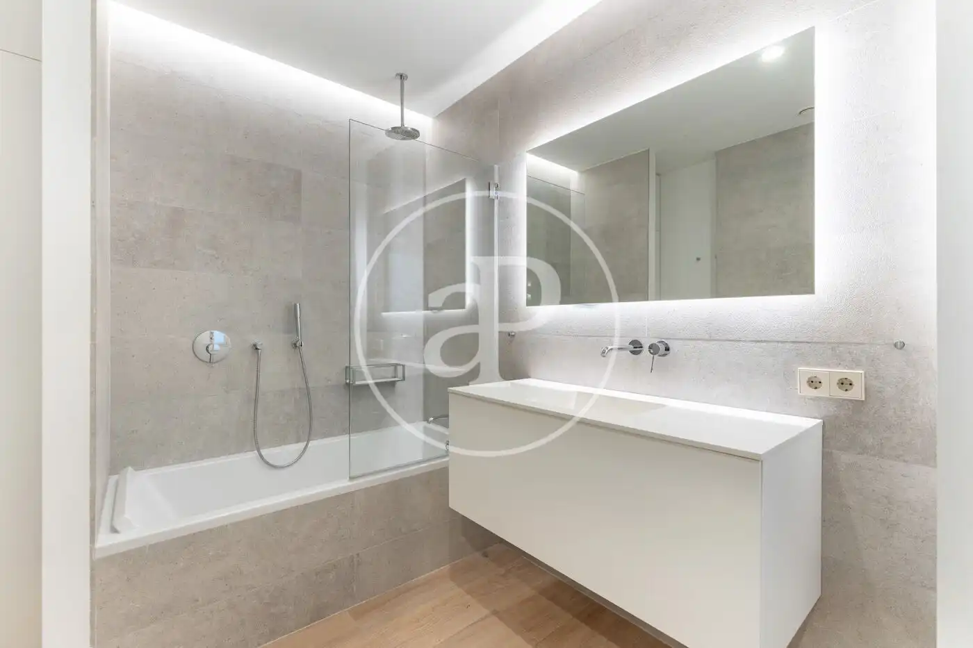 Baño de Piso en venta en  Palma de Mallorca con Aire acondicionado, Calefacción y Balcón