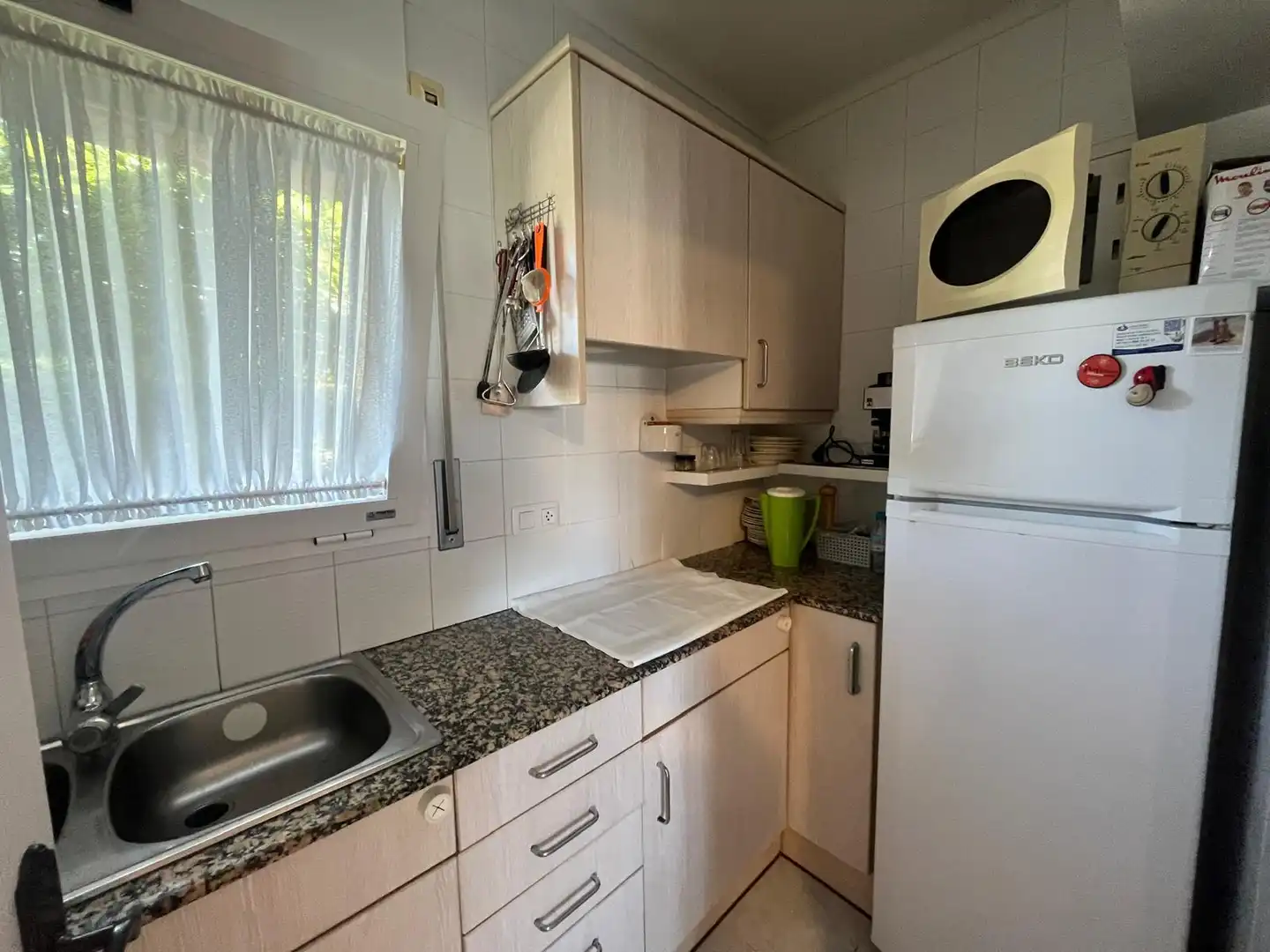 Cocina de Apartamento de alquiler en Castell d'Aro, Platja d'Aro i s'Agaró con Aire acondicionado, Jardín privado y Terraza