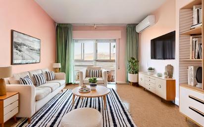 Living room of Flat for sale in  Granada Capital  with Air Conditioner and Balcony