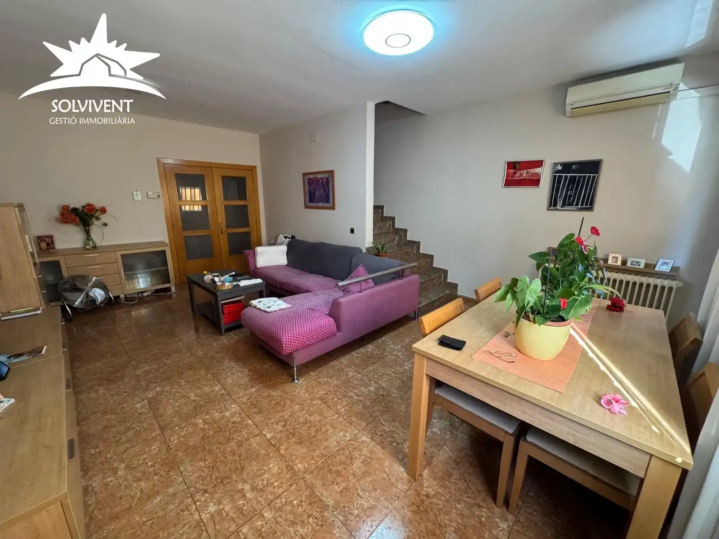 Sala de estar de Casa adosada en venta en La Palma de Cervelló con Aire acondicionado, Calefacción y Parquet
