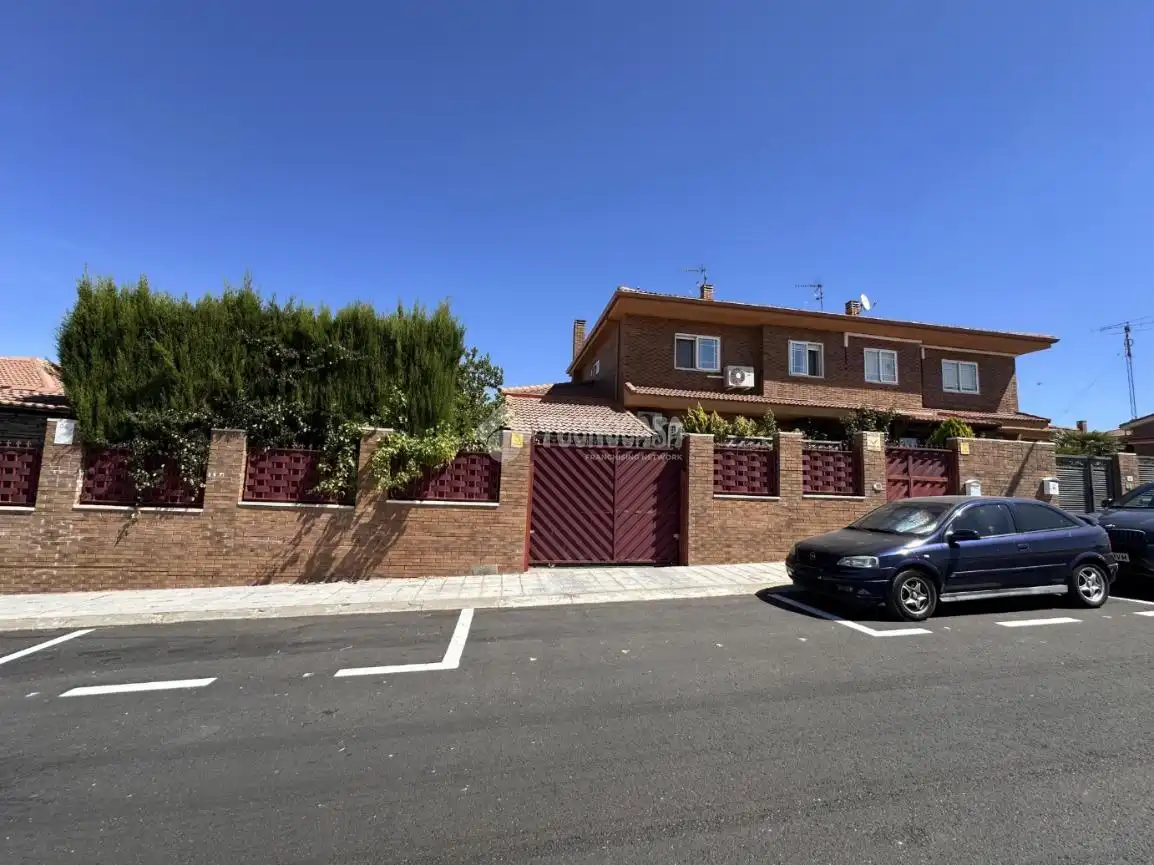 Exterior view of Detached homes for sale in Torres de la Alameda