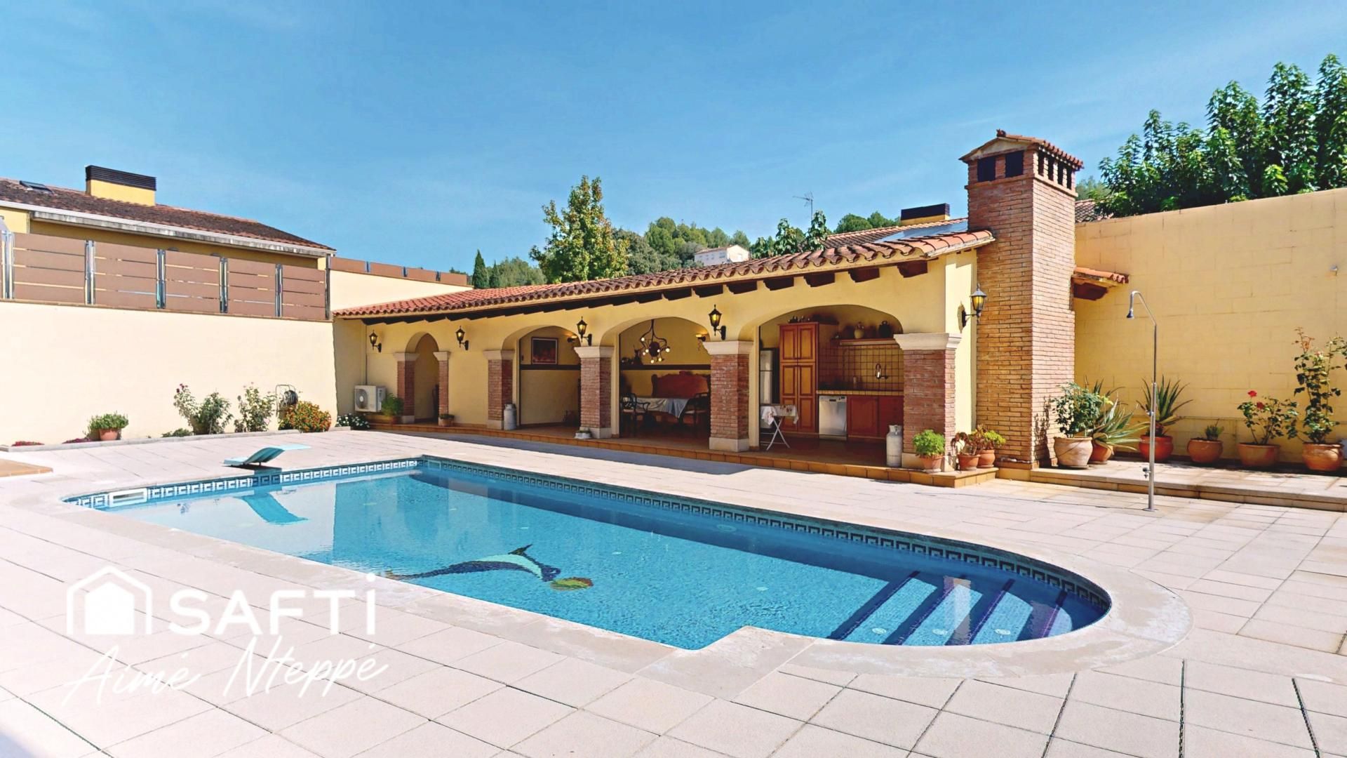 Piscina de Casa o xalet en venda en Girona Capital amb Aire condicionat, Calefacció i Terrassa