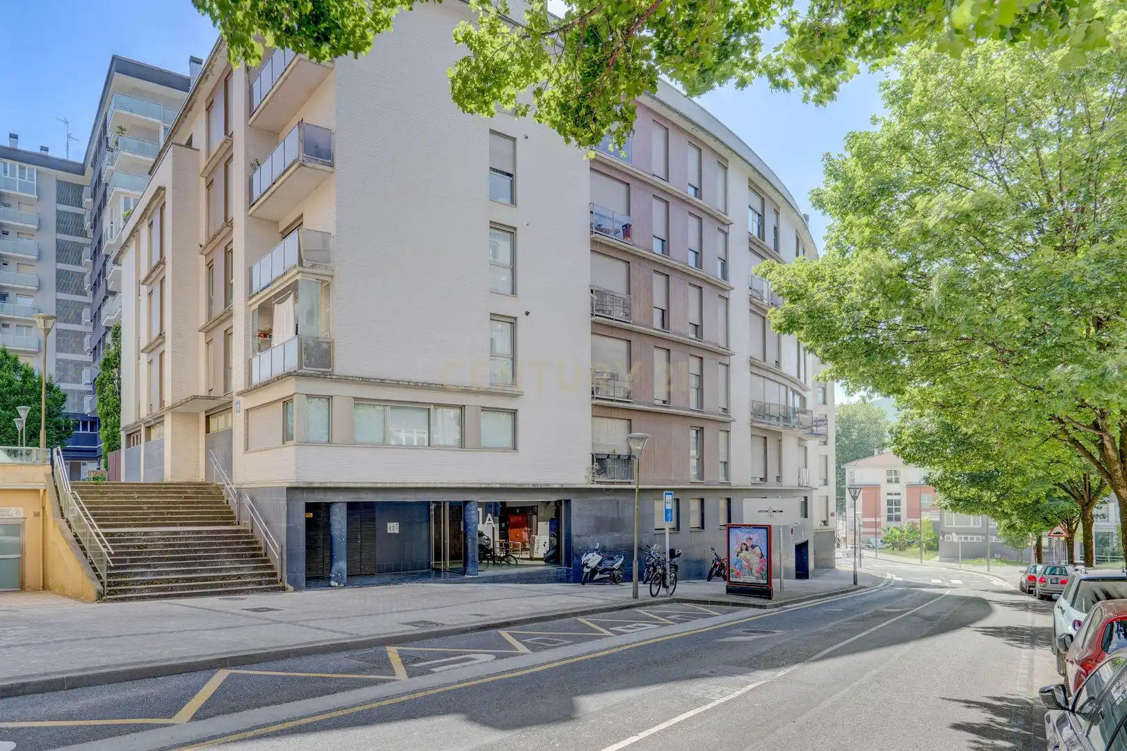 Außenansicht von Maisonette zum Verkauf in Irun  mit Abstellraum, Ofen und Waschmaschine