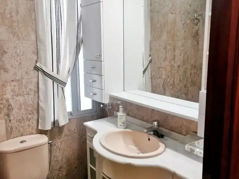 Badezimmer von Wohnung zur Miete in Salamanca Capital mit Balkon