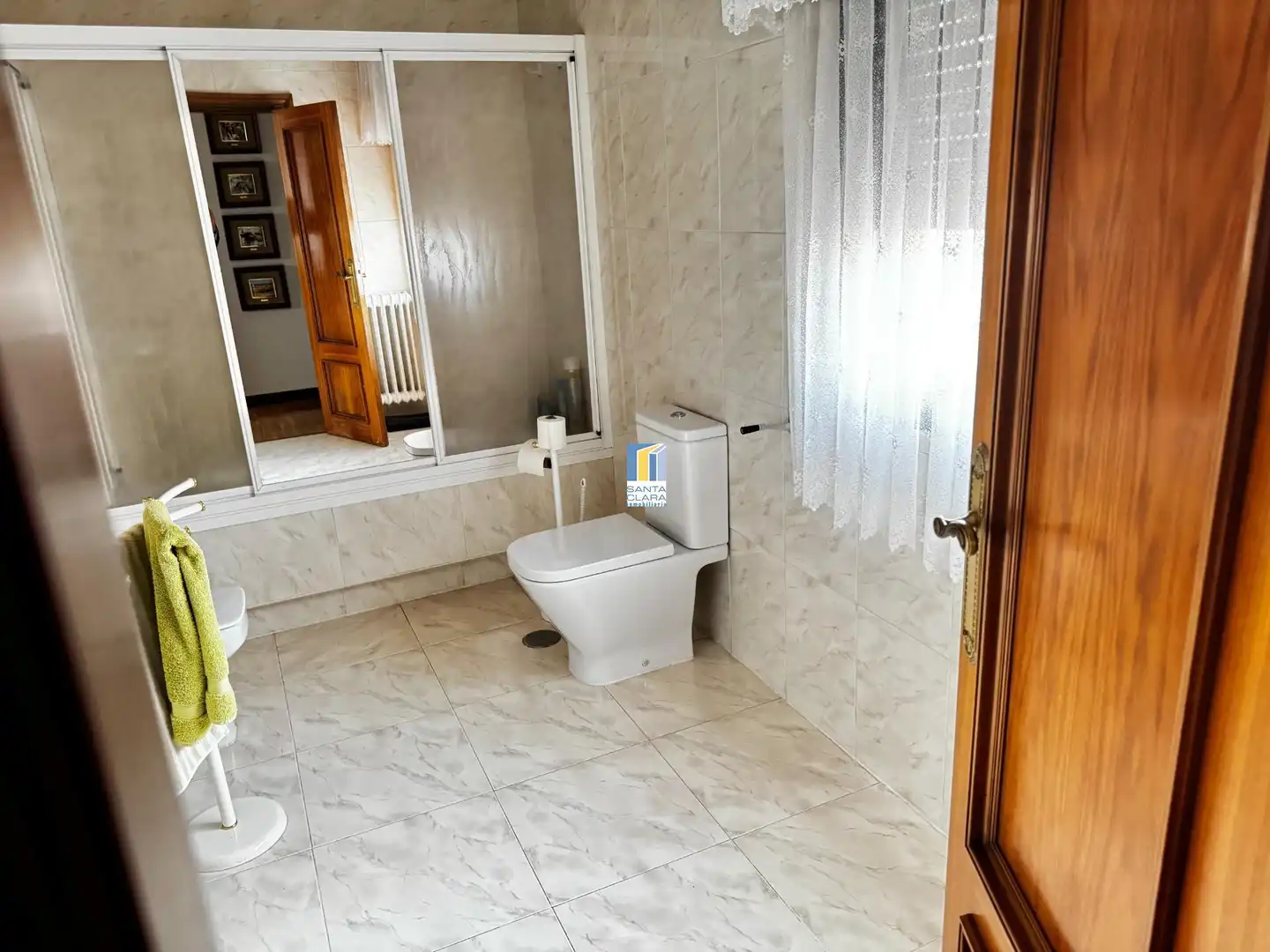 Badezimmer von Dachboden zum Verkauf in Zamora Capital  mit Heizung, Parkett und Terrasse