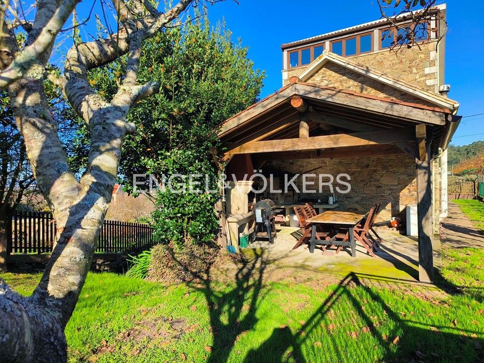 Exterior view of House or chalet for sale in Sanxenxo  with Heating, Private garden and Parquet flooring