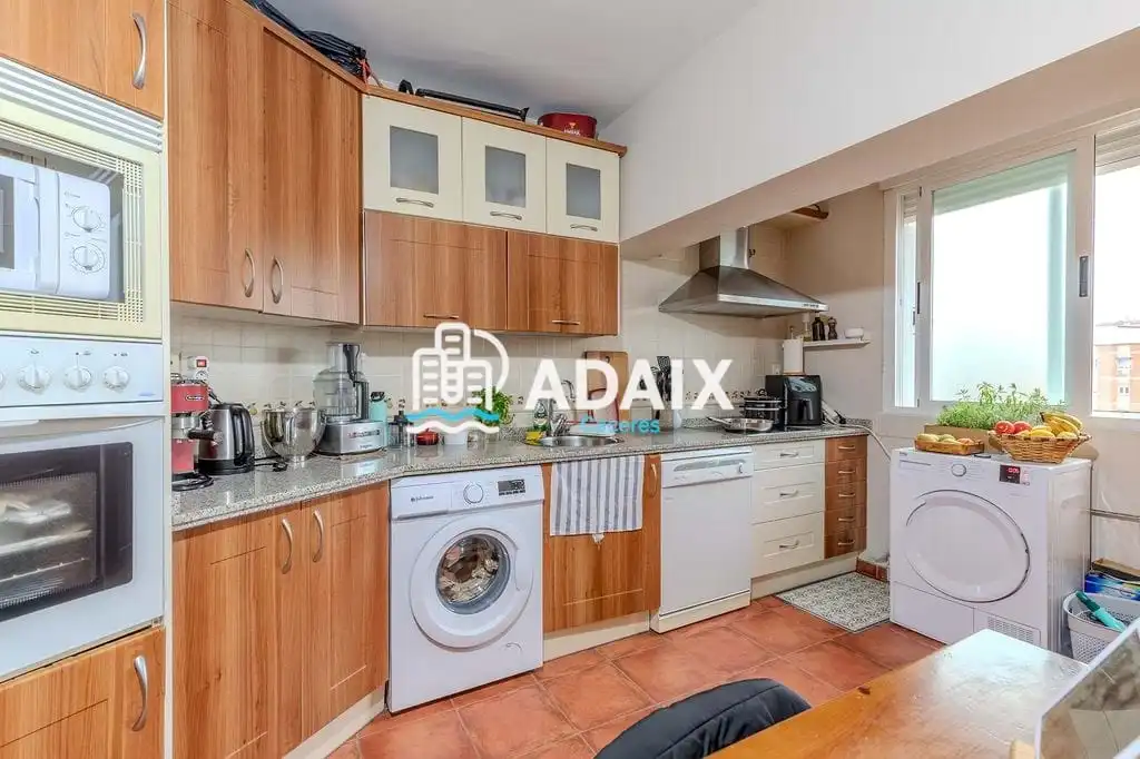 Cocina de Piso en venta en Cáceres con Aire acondicionado y Calefacción