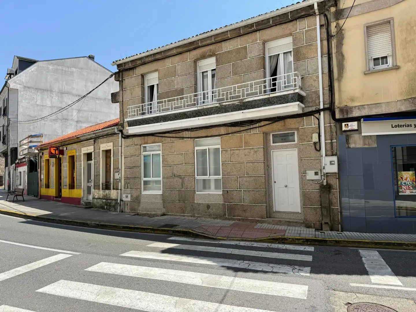 Vista exterior de Casa o xalet en venda en Vilanova de Arousa amb Calefacció, Jardí privat i Moblat