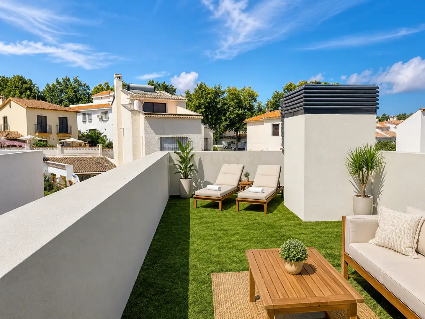 Terrasse von Wohnungen zur Miete in Benalmádena mit Klimaanlage, Waschmaschine und Gemeinschaftspool
