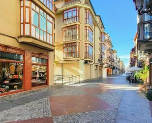 Vista exterior de Local de lloguer en Jaca amb Calefacció