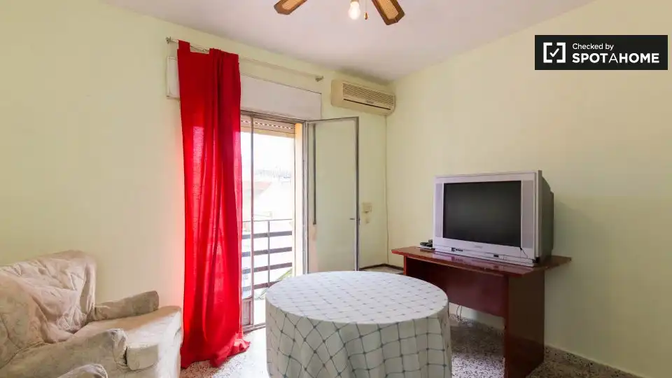 Bedroom of Flat for share in Granada  with Air Conditioner, Heating and Furnished