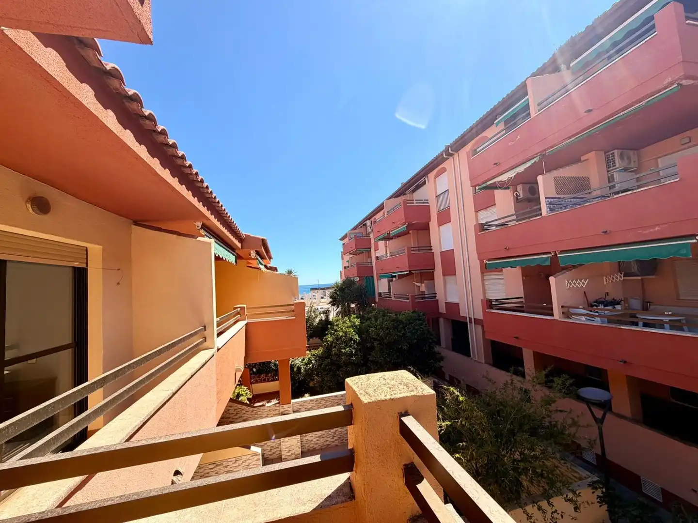Vista exterior de Casa o xalet en venda en Salobreña amb Jardí privat, Terrassa i Balcó