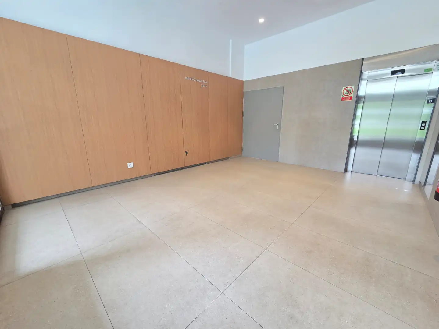 Parking de Piso en venta en Bilbao  con Calefacción, Jardín privado y Parquet