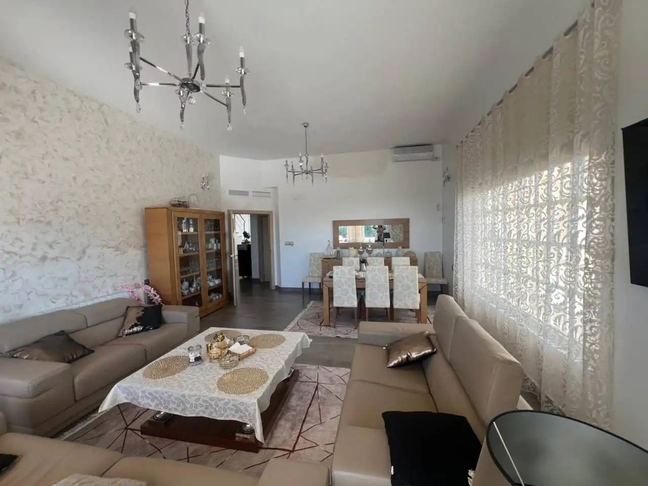 Sala d'estar de Casa o xalet en venda en Alicante / Alacant amb Aire condicionat, Calefacció i Jardí privat