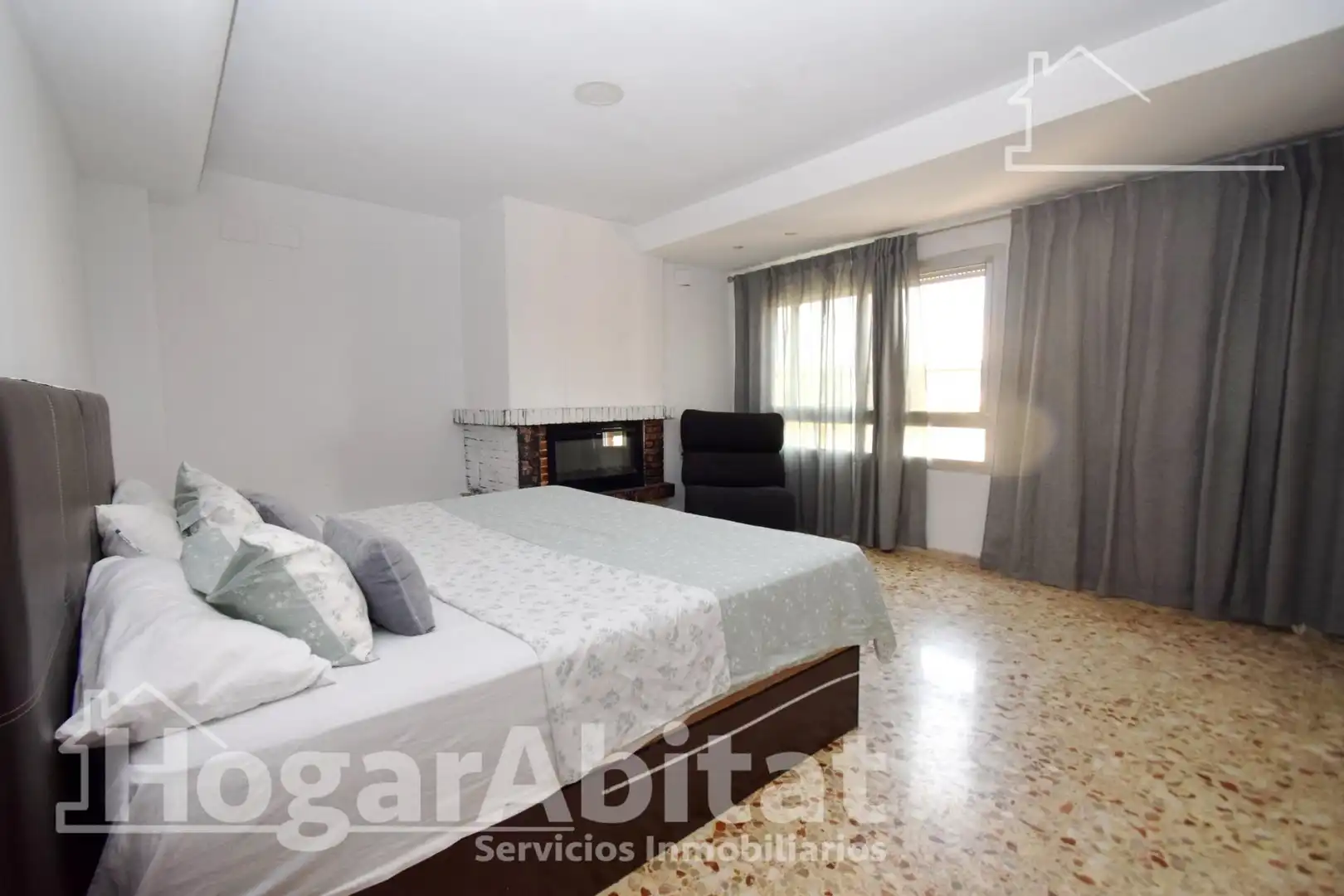 Habitación de Ático en venta en Catarroja con Terraza, Trastero y Balcón