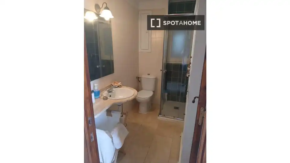 Badezimmer von Wohnungen zur untervermieten in Adra mit Klimaanlage, Terrasse und Möbliert